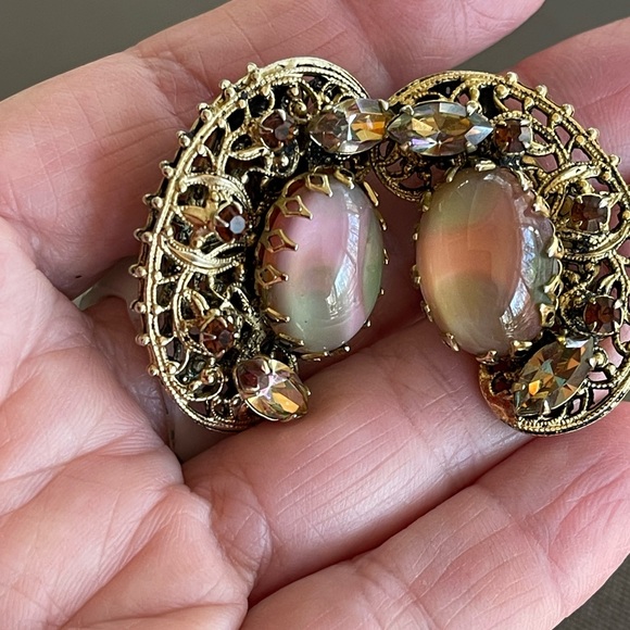 1950’s Denbe Filigree Gold tone Bi- color Clip on Earrings 1.5” - Picture 5 of 6